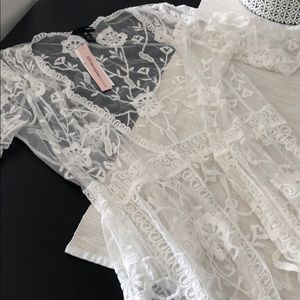 Lace white floor length robe NWT